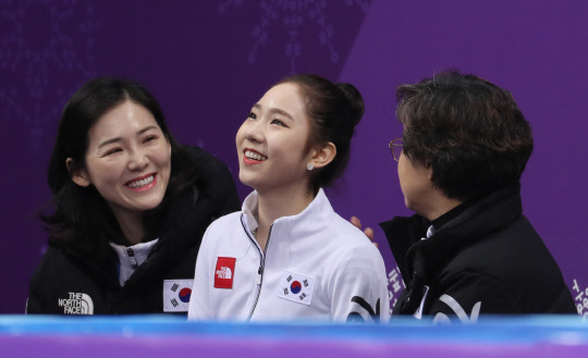 [올림픽] 점수확인하는 최다빈  23일 강릉아이스아레나에서 열린 2018 평창동계올림픽 피겨스케이팅 여자 싱글 프리스케이팅에서 한국의 최다빈이 연기를 마치고 키스엔크라이존에서 점수를 확인하고 있다.